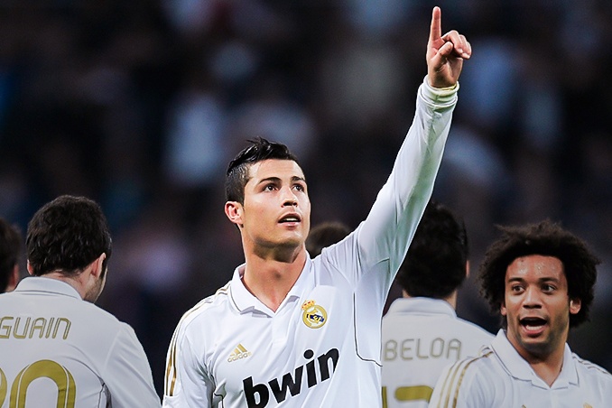 Nhung CLB lap ky tich ghi hon 100 ban trong mot mua hinh anh