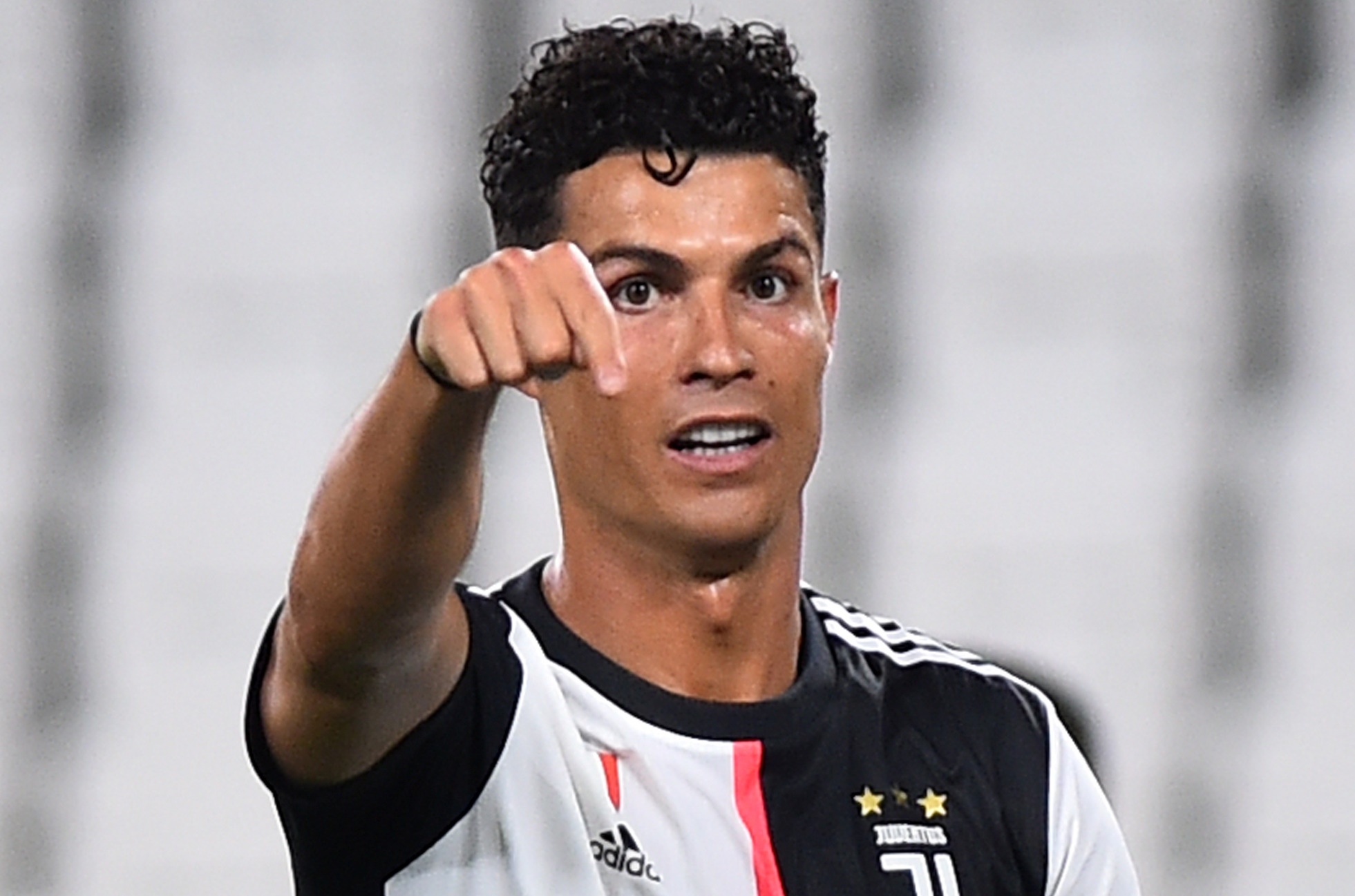Juventus 2-1 Lazio: Ronaldo lap cu dup hinh anh