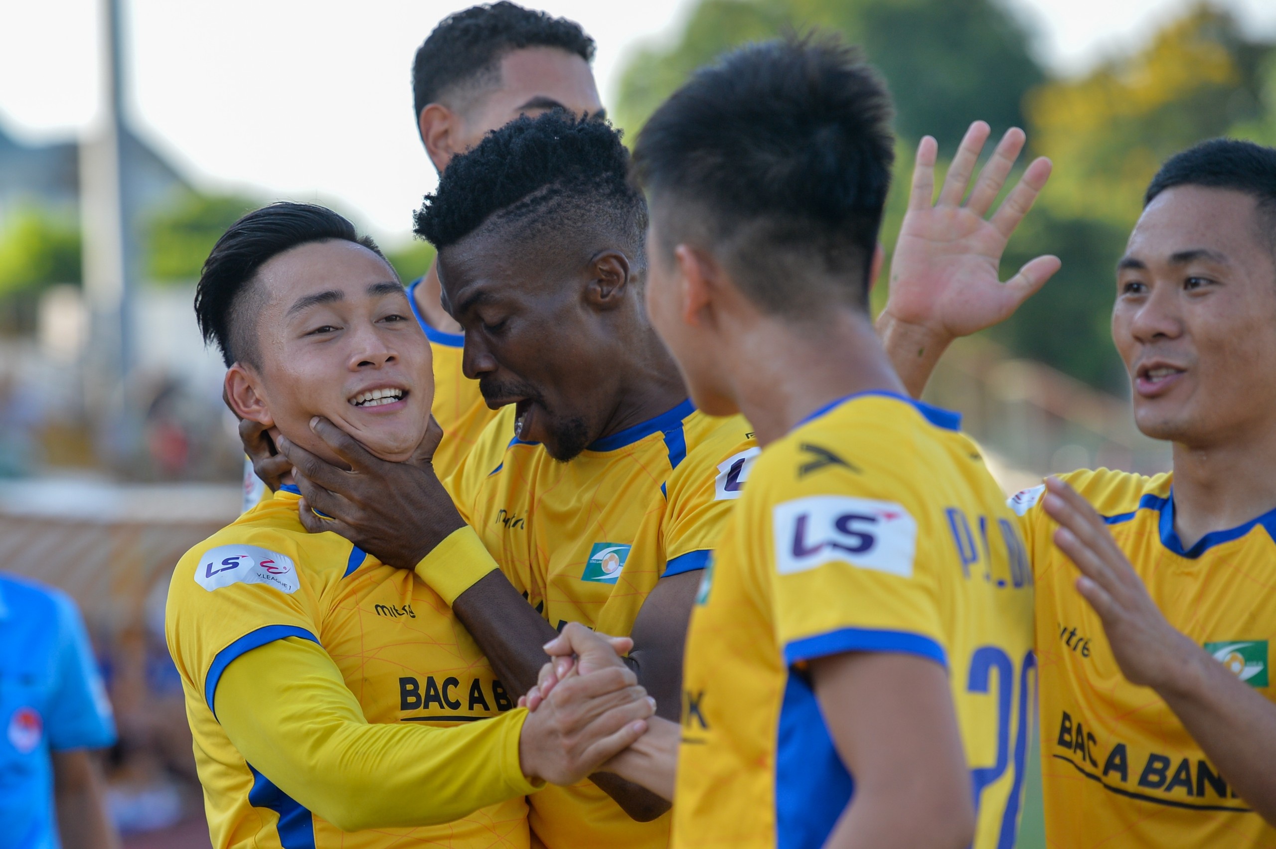 SLNA gap Viettel anh 1