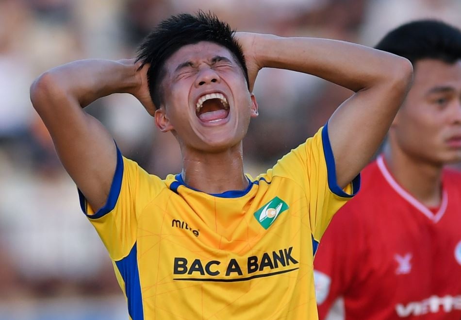 Van Duc bat luc, SLNA khung hoang voi tran thua thu 4 sau 5 vong hinh anh