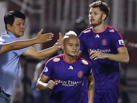 CLB Sai Gon bay cao o ngoi dau sau tran thang 3-0 hinh anh
