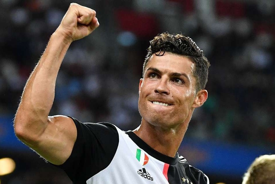 Ronaldo di vao lich su Serie A sau cu dup o tran thang Lazio hinh anh