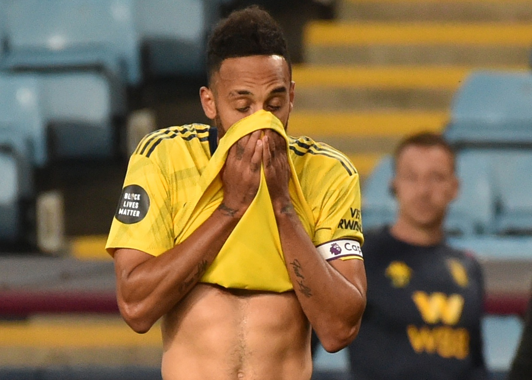 Thua Aston Villa, Arsenal co mua giai te nhat sau 25 nam hinh anh