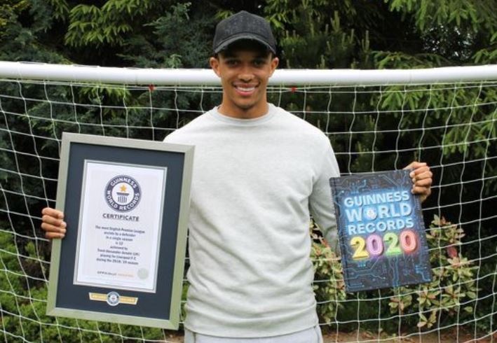 Alexander-Arnold tu pha ky luc Guinness sau tran thang Chelsea 5-3 hinh anh