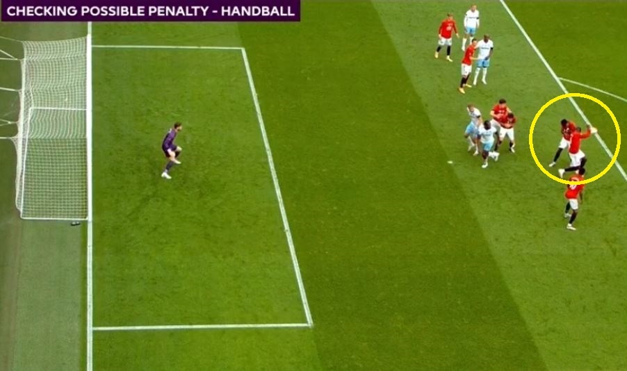 Pogba lay tay che mat anh 1