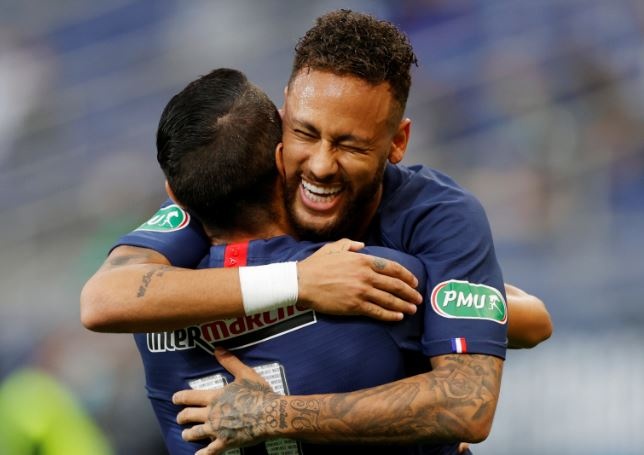 Neymar toa sang giup PSG lap cu dup danh hieu quoc noi hinh anh