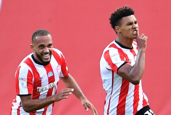 Brentford thang nguoc Swansea de vao choi tran dau tram trieu bang hinh anh