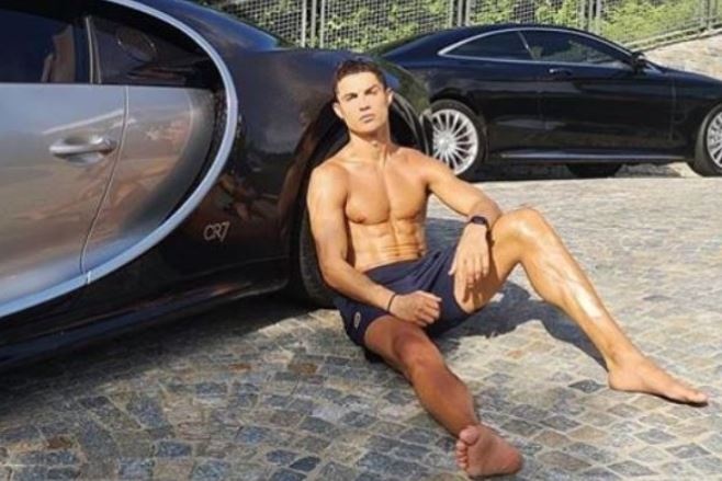 Ronaldo khoe sieu xe tri gia 3 trieu USD hinh anh