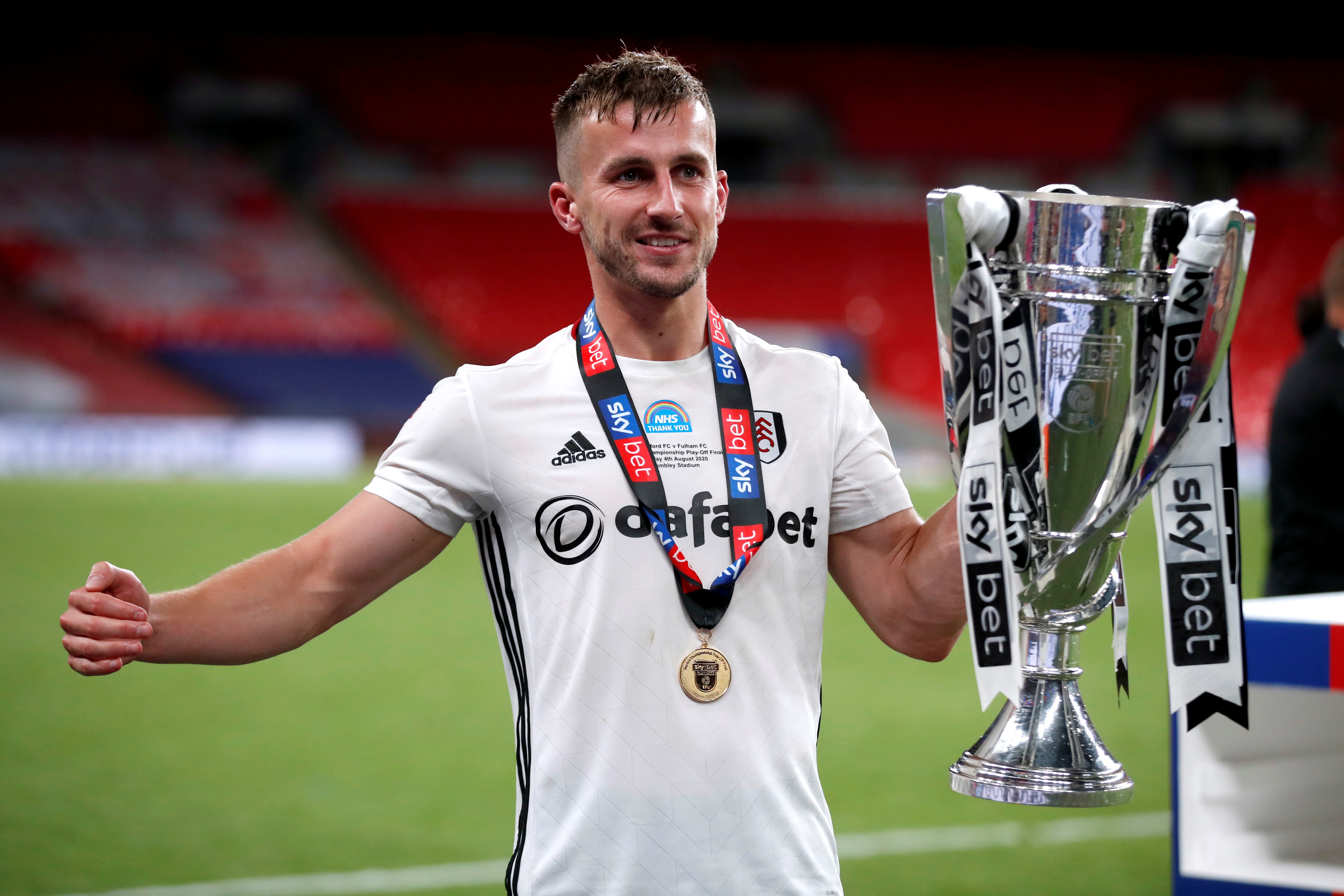 Fulham thang hang Premier League anh 8