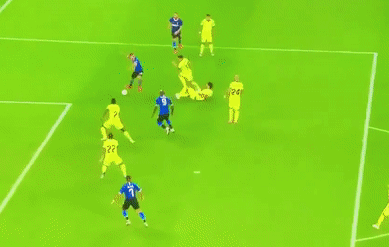 HLV Conte ngan ngam voi pha bo lo cua Lukaku hinh anh