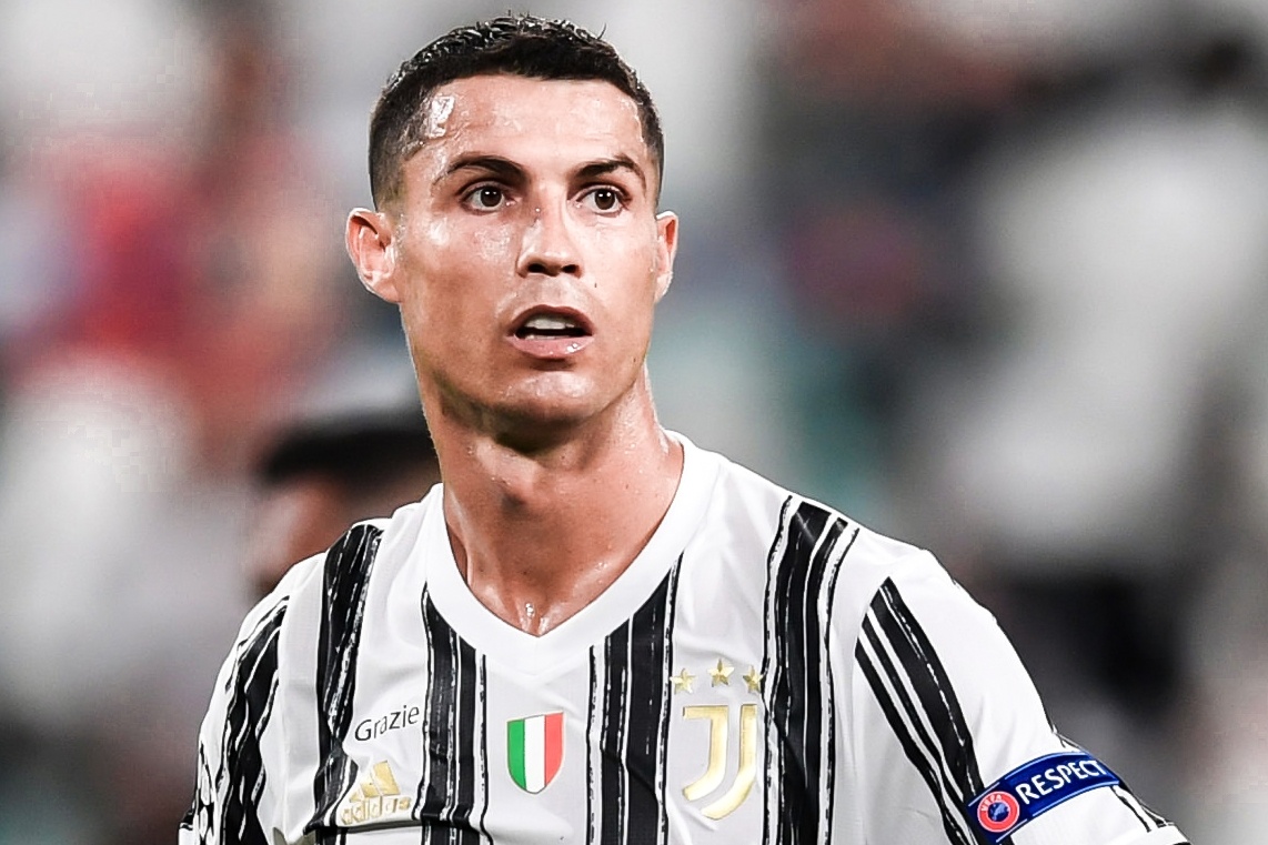 Cham diem Juventus 2-1 Lyon: Ronaldo khong ganh noi dong doi hinh anh