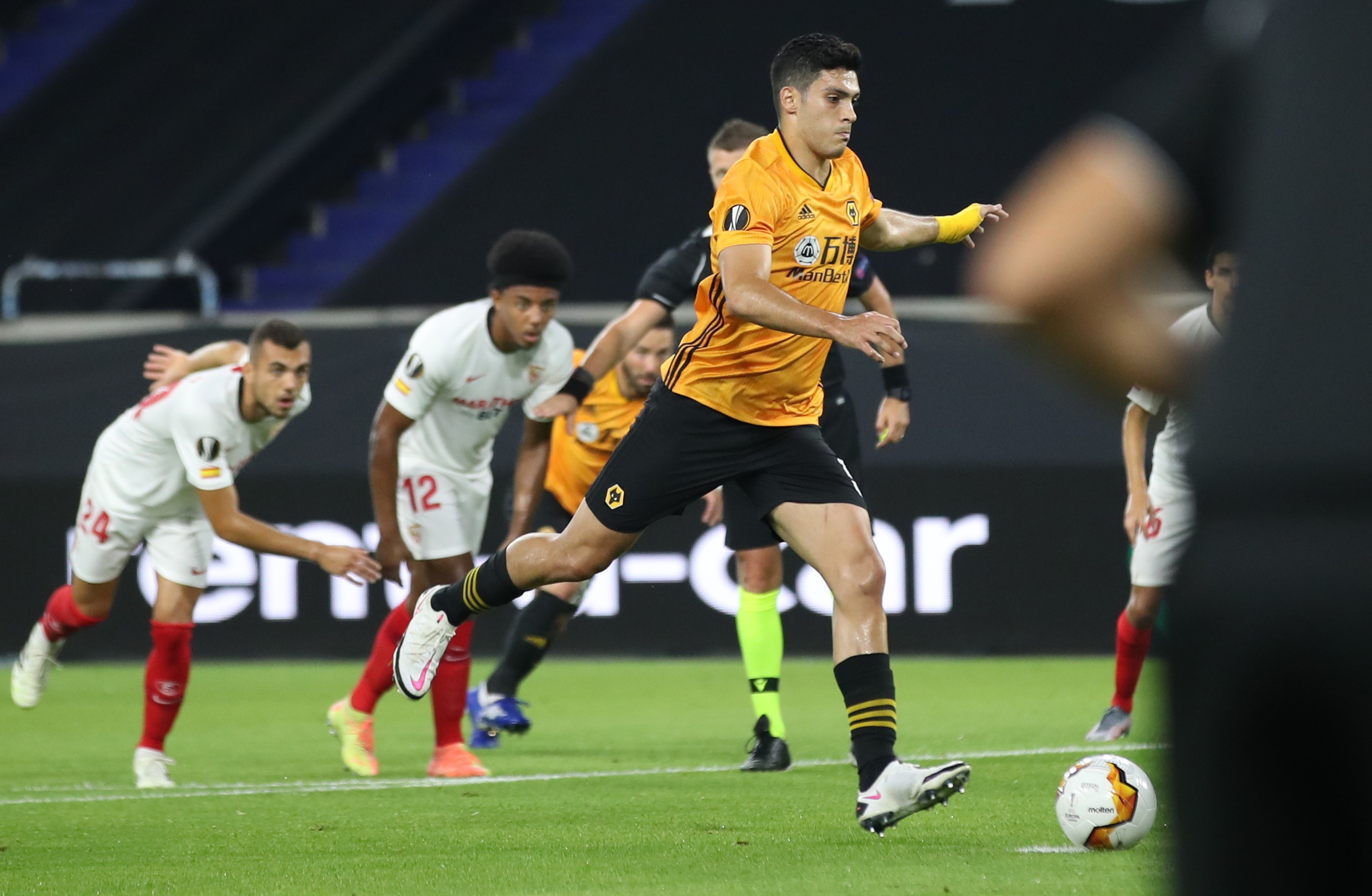 Sevilla gap Wolves anh 3