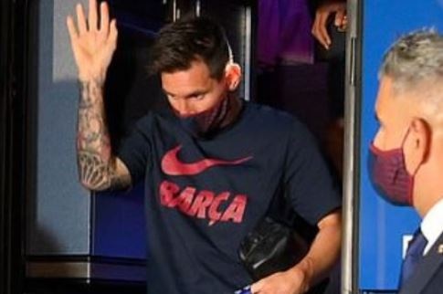 Messi ra mat xin loi khi dong doi bi CDV chi trich hinh anh
