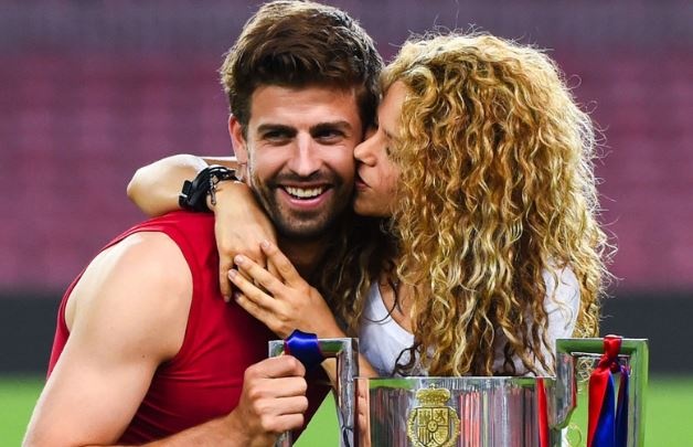 Cau hoi ngo nghech giup Pique cua do nu hoang nhac Latin hinh anh