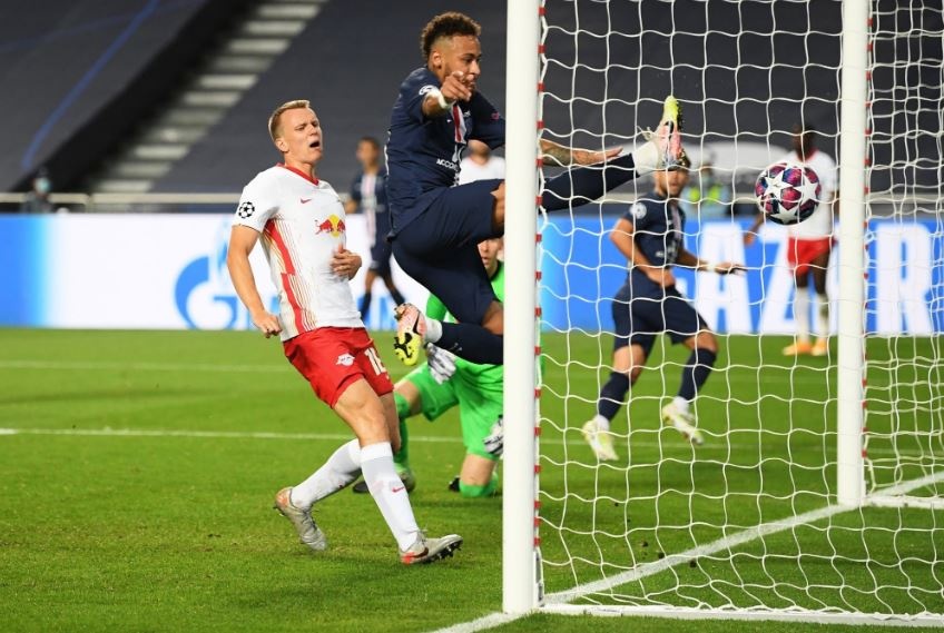 Neymar cuop ban thang cua dong doi anh 1