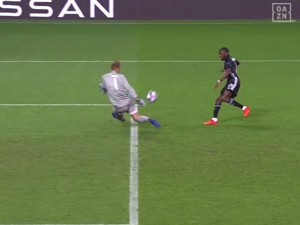 Neuer cuu thua anh 1