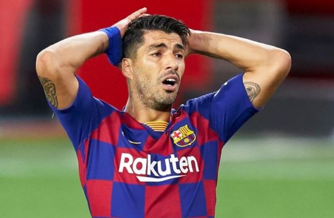 Luis Suarez khong duoc tap cung doi mot Barca hinh anh