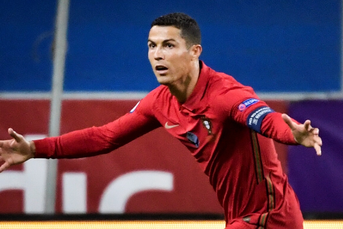 Ronaldo lap ky tich sau tran thang Thuy Dien hinh anh
