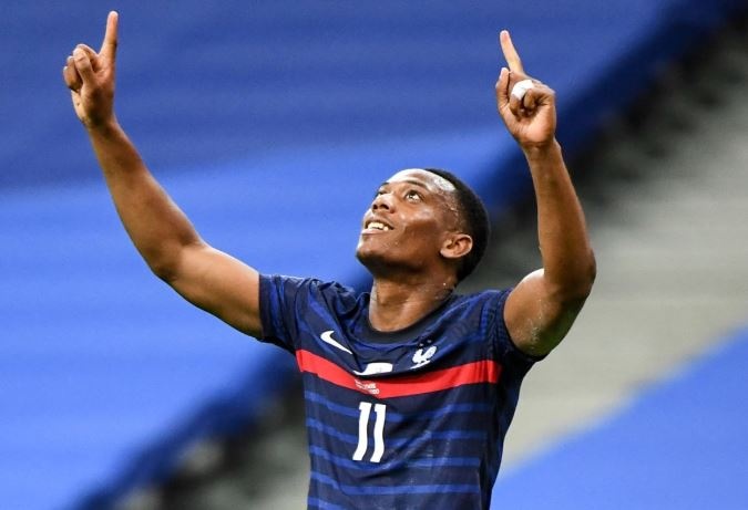 Martial ghi dau an trong tran thang 4-2 cua tuyen Phap hinh anh