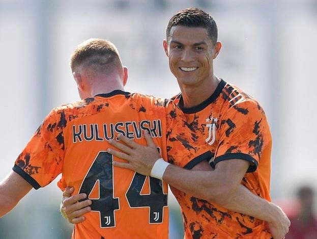 Ronaldo ghi ban trong tran thang 5-0 cua Juventus hinh anh