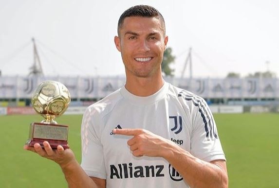 Ronaldo gianh danh hieu Cau thu ghi ban tot nhat the gioi hinh anh
