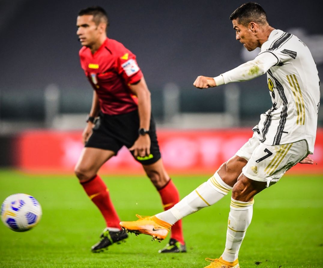 Ronaldo ghi ban trong tran ra quan cua Juventus anh 4