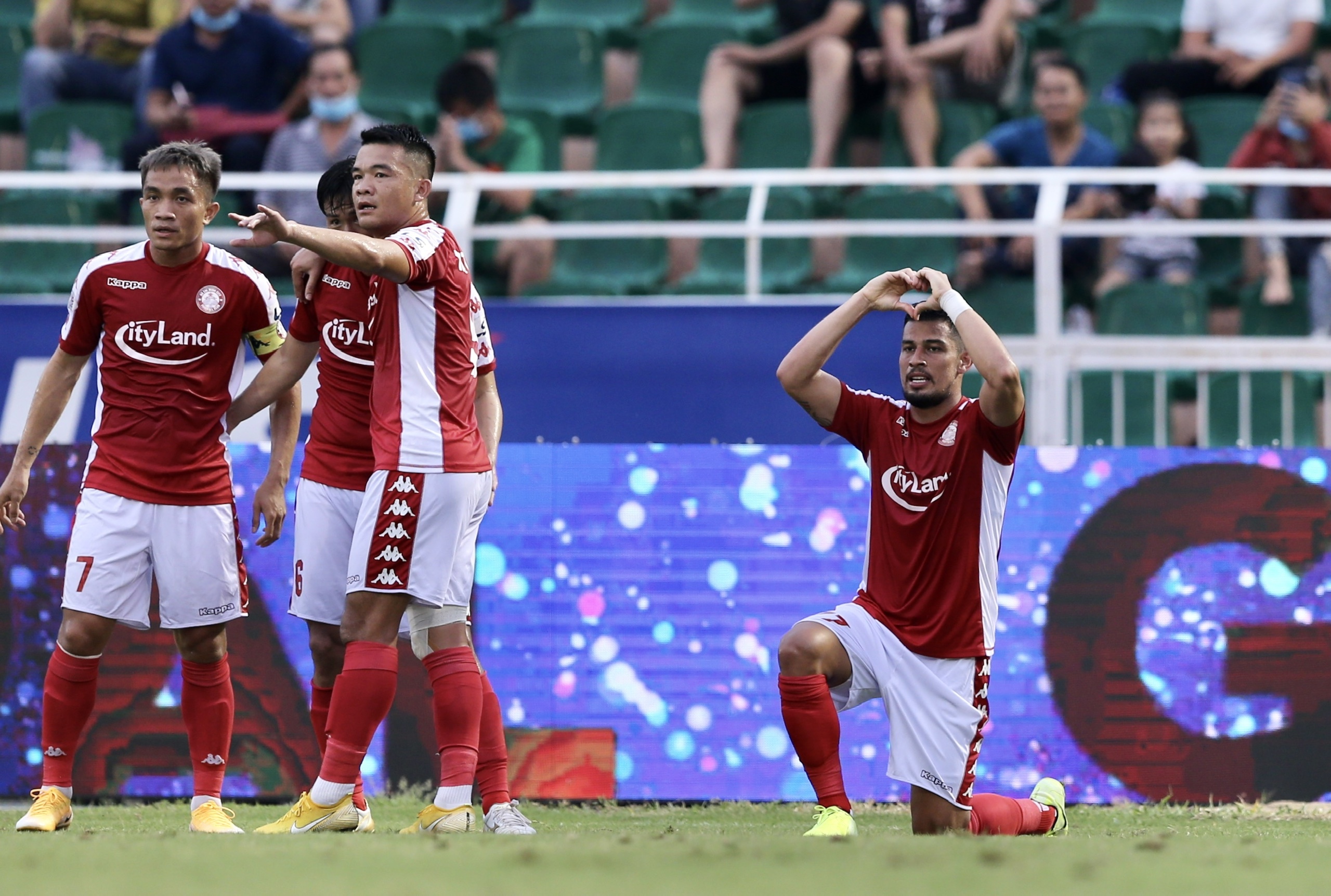 CLB TP.HCM dau Nam Dinh anh 1