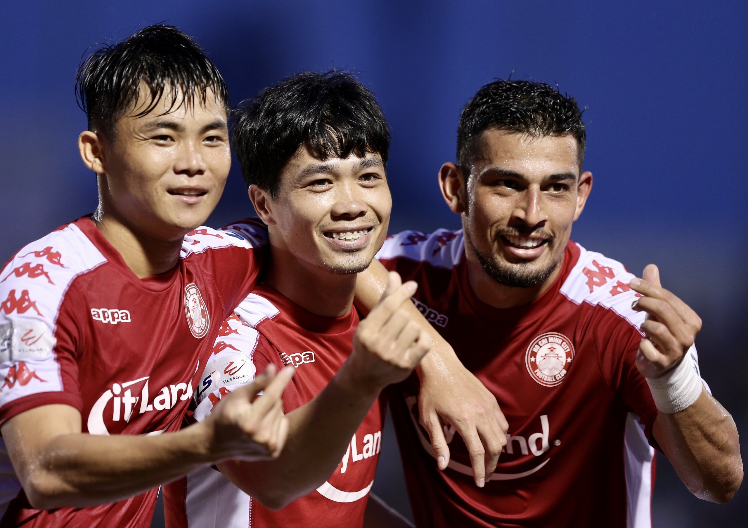 Cong Phuong lap cu dup trong tran thang 5-1 cua CLB TP.HCM hinh anh