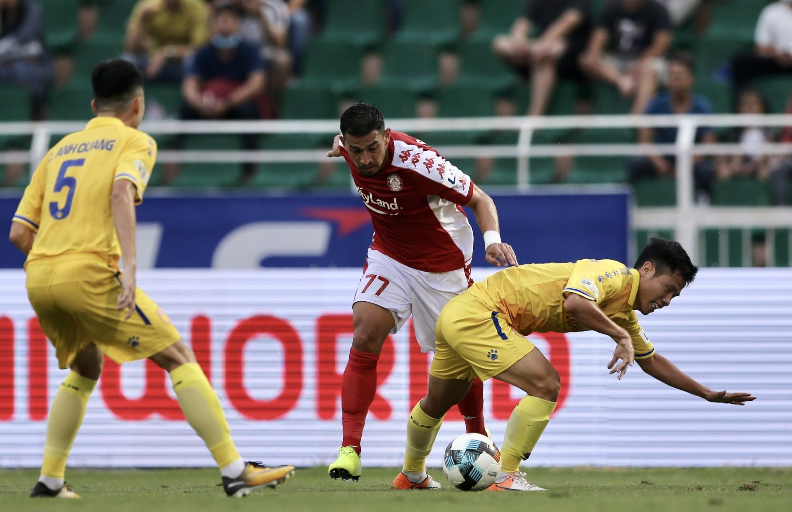 CLB TP.HCM dau Nam Dinh anh 3