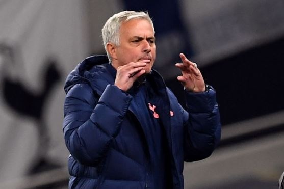 HLV Mourinho khau chien voi Lampard hinh anh