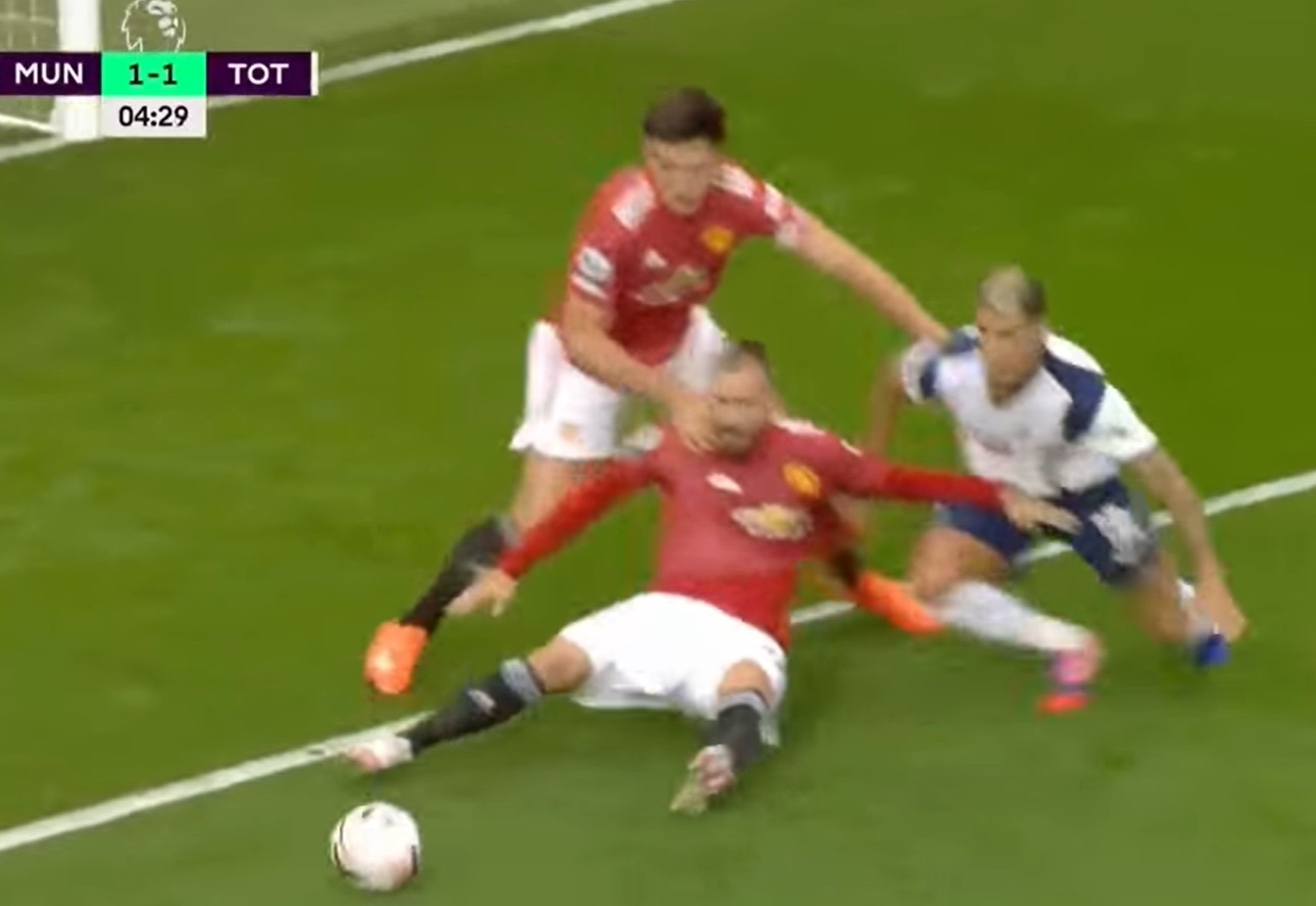 Maguire keo nga dong doi anh 1