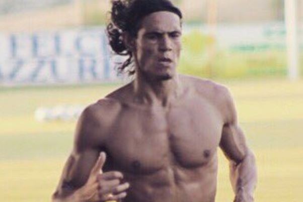 Cavani no luc tap luyen de ra san cuoi tuan nay hinh anh