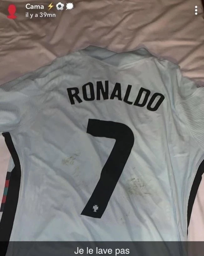 sao tuyen Phap dong loat dang anh chup cung Ronaldo anh 6