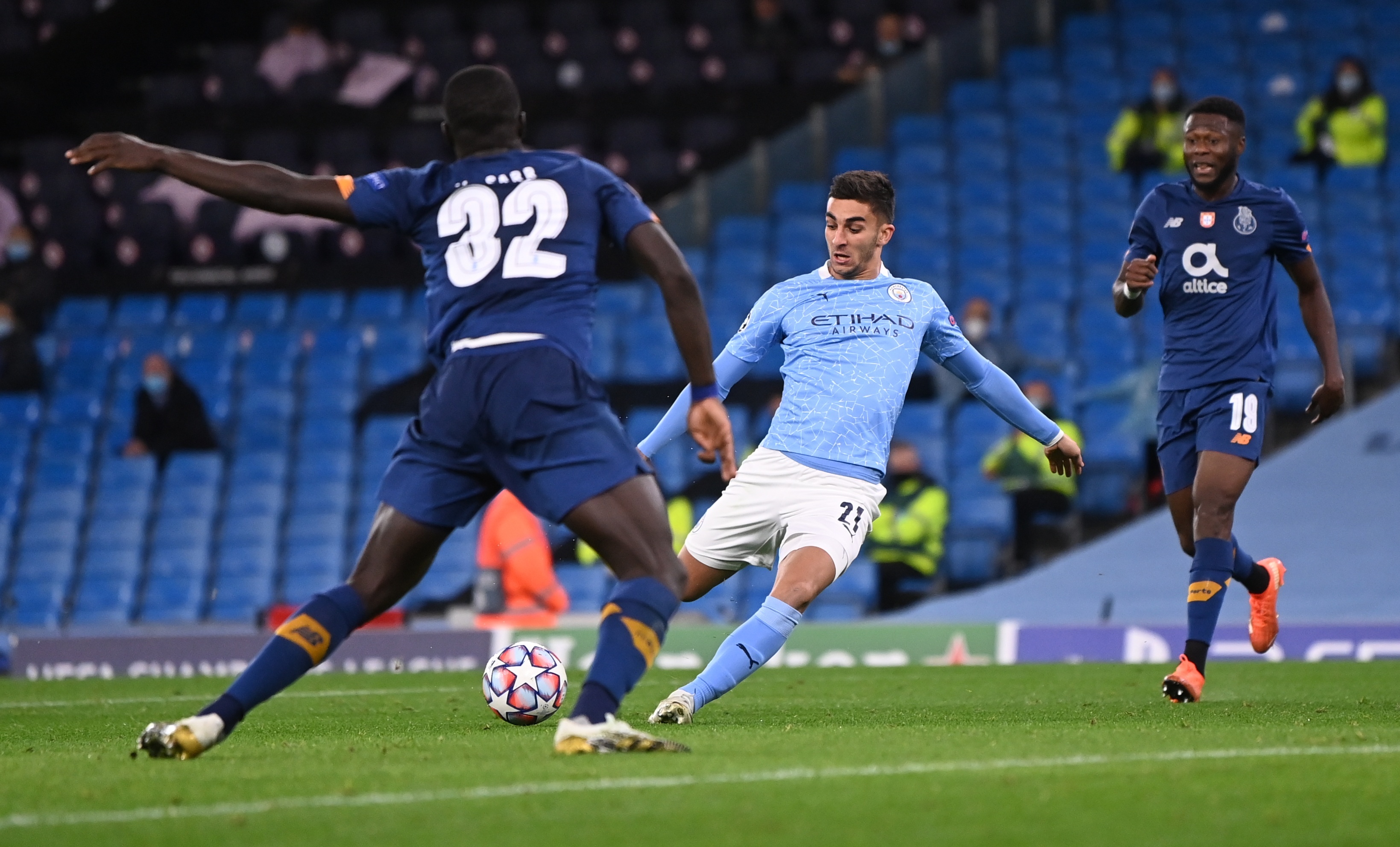 Man City dau Porto anh 8