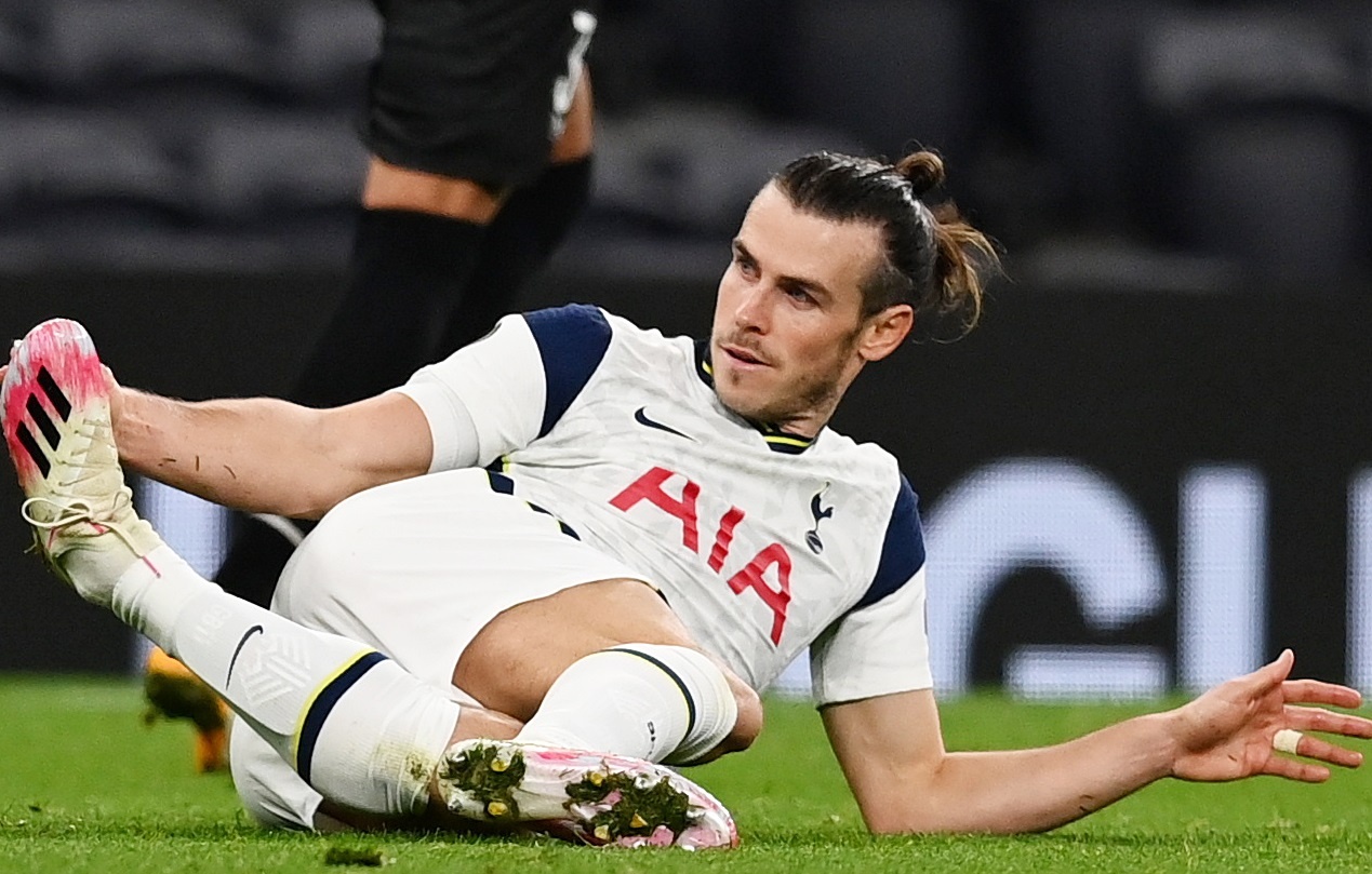 Bale khien doi thu phan luoi o Europa League hinh anh