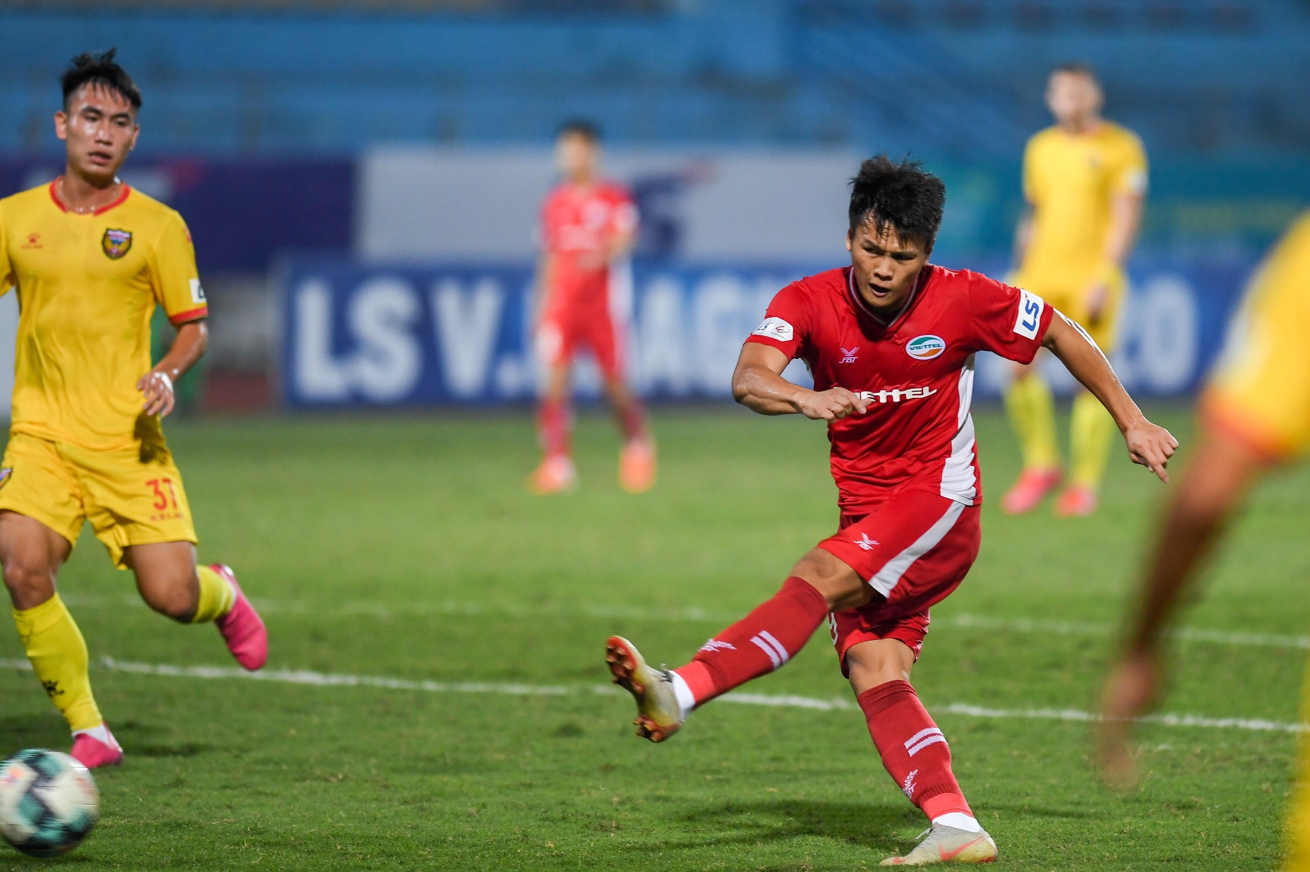 CLB Ha Tinh dau Viettel anh 2