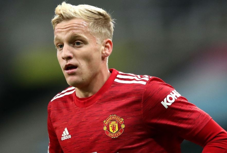 'Man Utd khong can Van de Beek' hinh anh