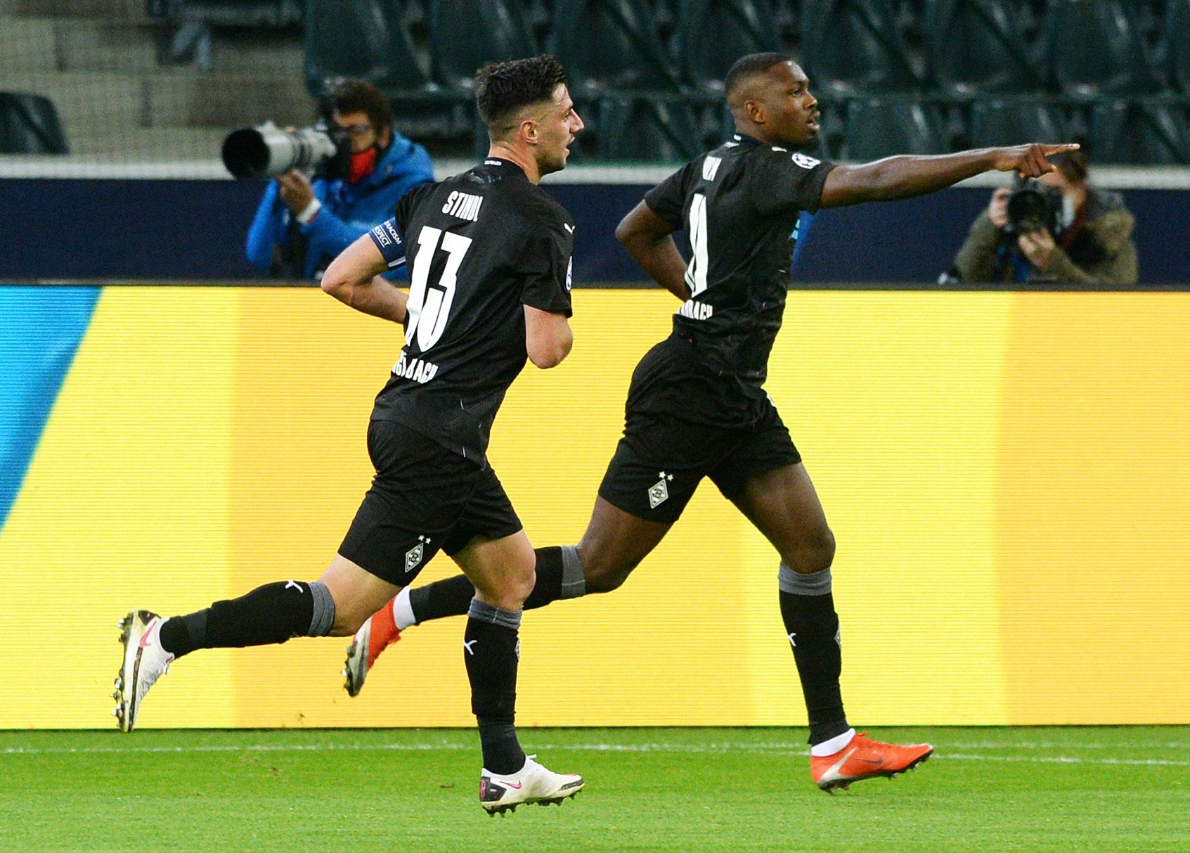 Real dau Monchengladbach anh 5