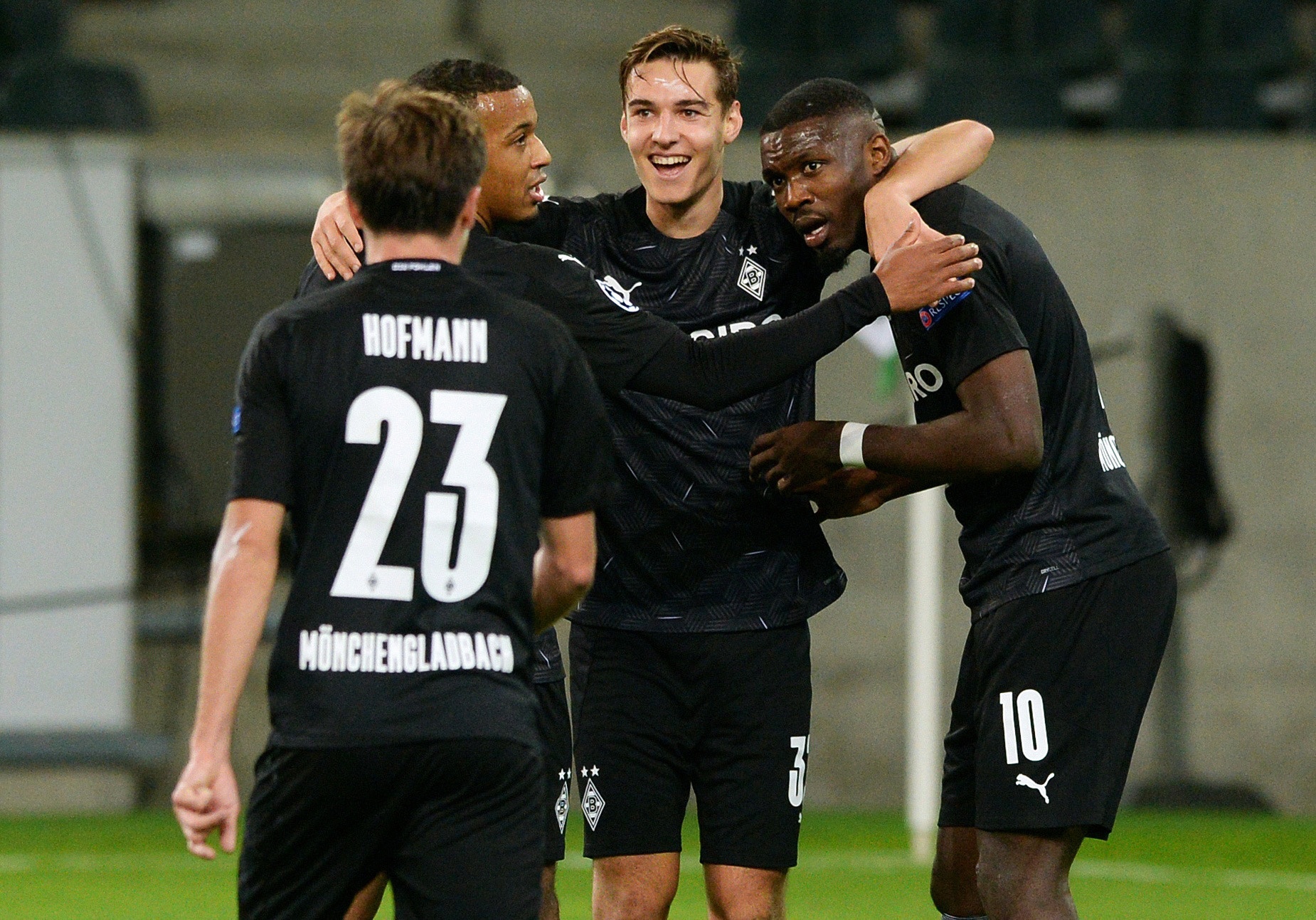 Real dau Monchengladbach anh 9