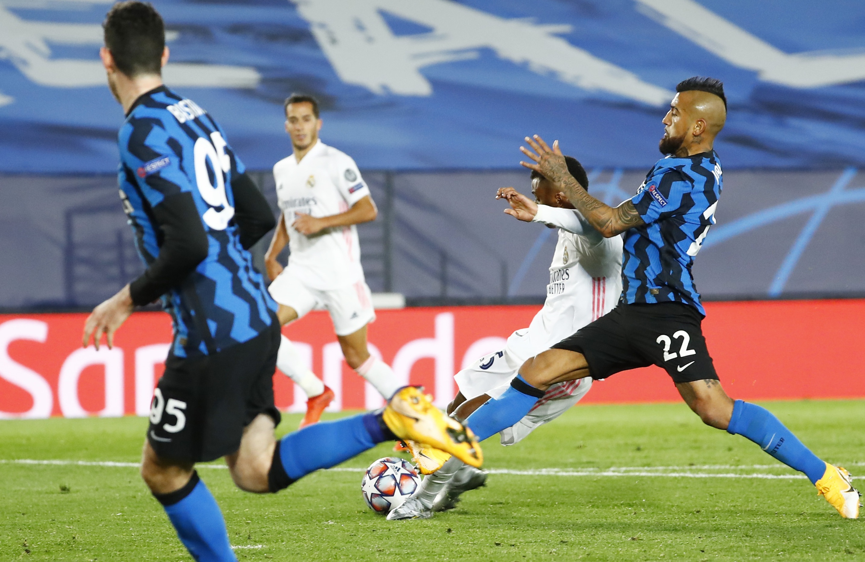 Real dau Inter anh 9