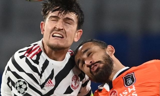 Demba Ba loai ca hang thu MU bang pha bo bong hinh anh