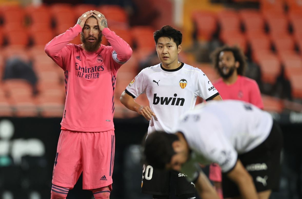 Real thua Valencia anh 1