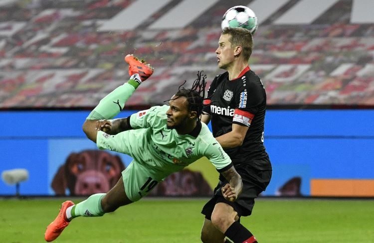 Pha ghi ban kieu bo cap tai Bundesliga hinh anh