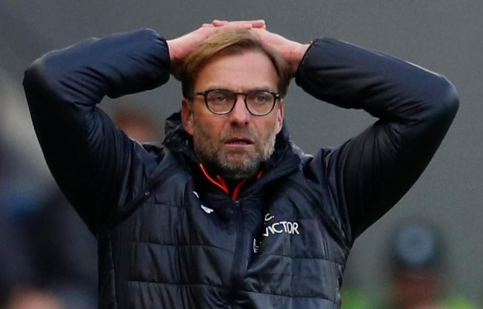 Alexander-Arnold nghi mot thang vi chan thuong hinh anh