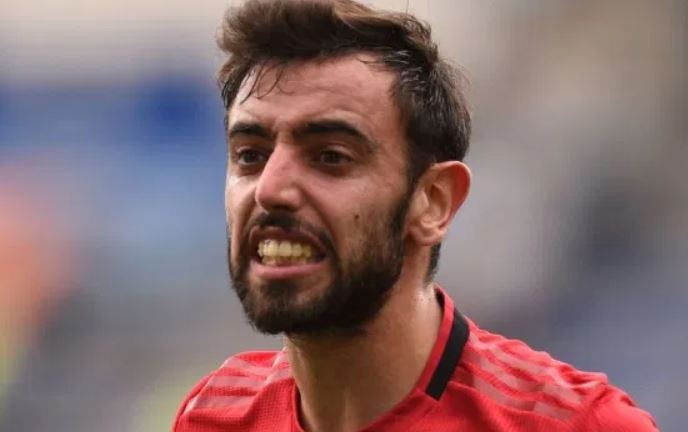 Bruno Fernandes noi gian voi sao tre MU hinh anh
