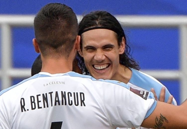 Cavani toa sang o vong loai World Cup hinh anh