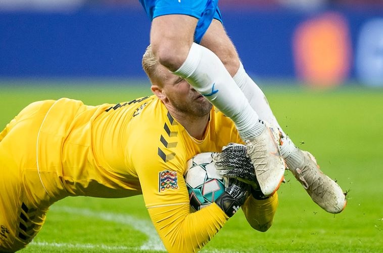 Schmeichel chan thuong anh 1