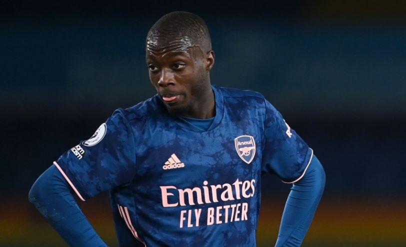 Sao Arsenal nhan the do sau pha 'thiet dau cong' hinh anh