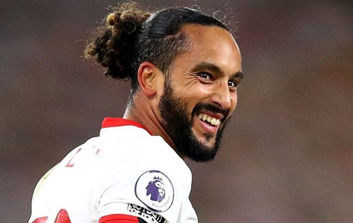 Walcott ghi ban cho Southampton sau 15 nam hinh anh