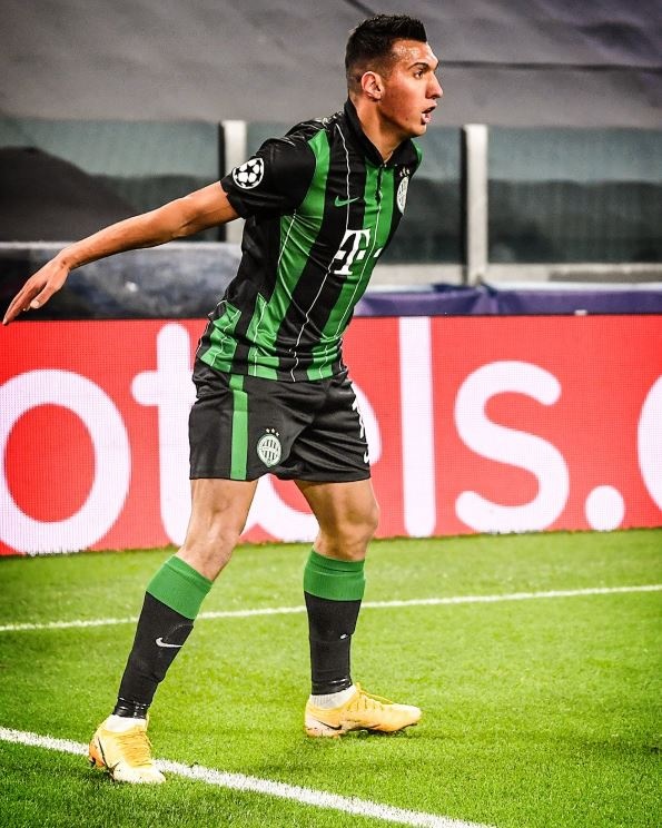 Myrto Uzuni doi ao voi Ronaldo anh 4